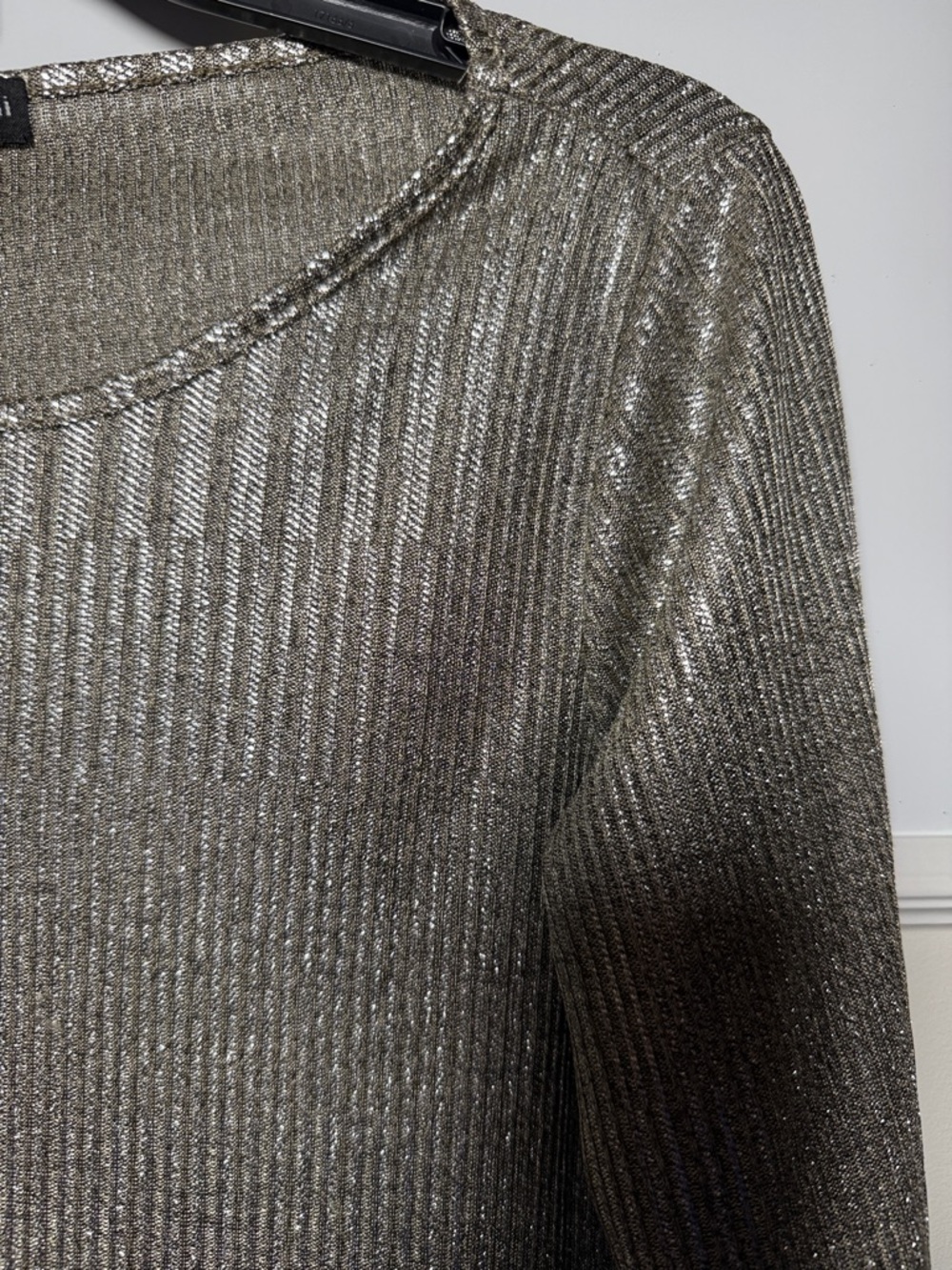Kim & Cami Silver Ribbed Metallic Long-Sleeve Tee - Picture 3 of 4